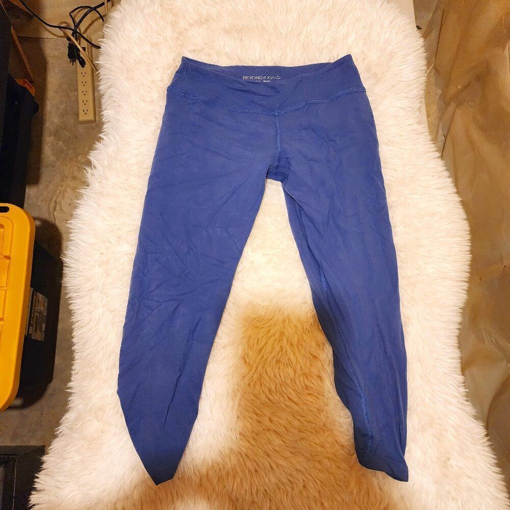 Beyond Yoga Stretch Mid-Rise Cropped Cinch Detail Athletic Leggings